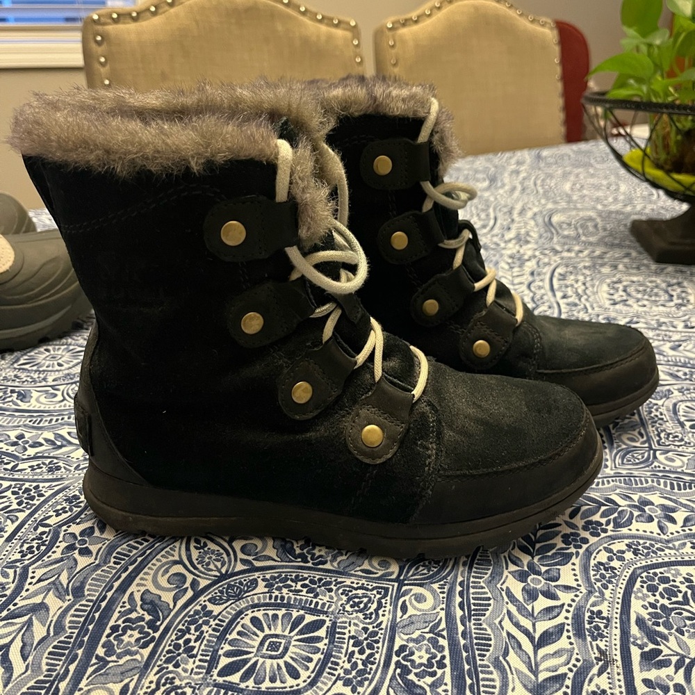 Women's Black Fur-Lined Boots